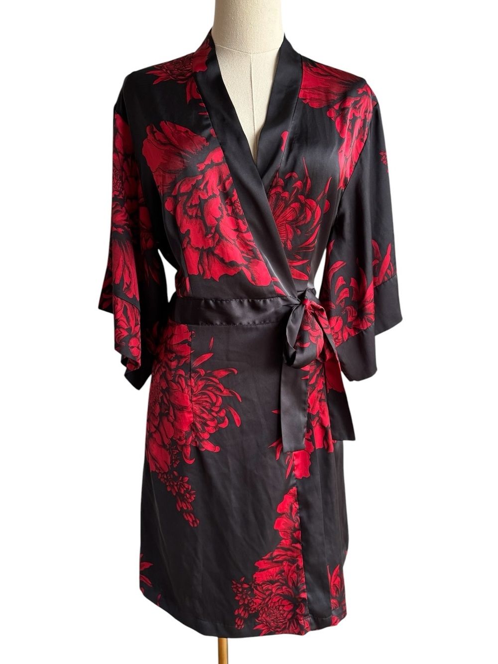 La Vie en Rose Floral Robe Sz M Black Red Sexy Boudoir Knee Length Wide Sleeve